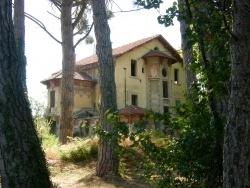 Photo paysage et monuments, Istres - Vieille maison abandonnée sur l'avenue Félix Gouin