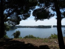 Photo paysage et monuments, Istres - L'étang de l'Olivier et son jet d'eau, le plus haut de France