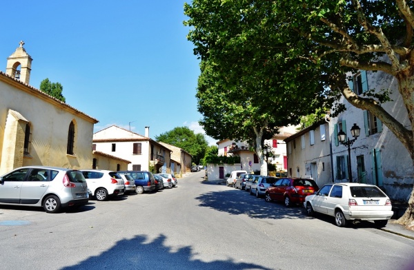 Photo Jouques - La Commune