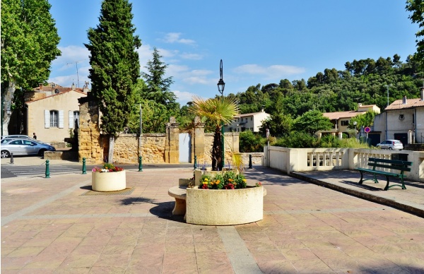 Photo Jouques - La Commune