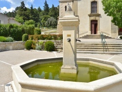 Photo paysage et monuments, Lamanon - la fontaine