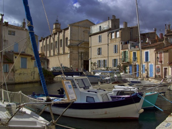 Photo Martigues - Le miroir aux Oiseaux et une partie de la Cathédrale