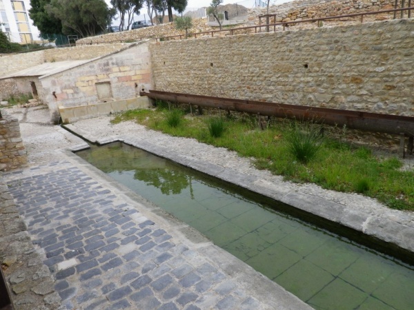 Photo Martigues - Lavoir de Tholon rénové.