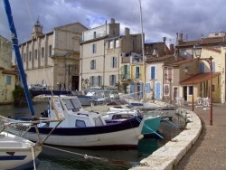 Photo paysage et monuments, Martigues - Martigues, le quai Brescon et la Cathédrale de la Madeleine