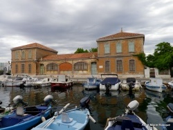 Photo paysage et monuments, Martigues - L'ancienne école des filles et l'asile datant de 1884