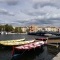 Photo Martigues - Martigues, le quartier de l'Ile et ses barques colorées et au loin Ferrières