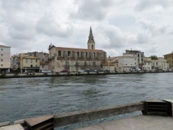 Photo paysage et monuments, Martigues - l'église Saint Genest  et le canal du Roi, quartier de Joncquières