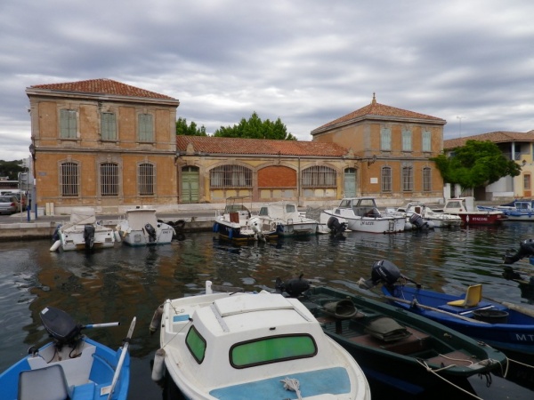 Photo Martigues - L'ancienne école des filles contruites en 1884 et l'Asile en 1883