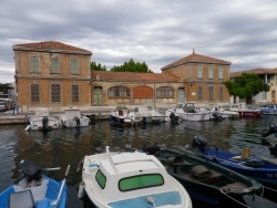 Photo paysage et monuments, Martigues - L'ancienne école des filles contruites en 1884 et l'Asile en 1883