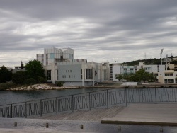Photo paysage et monuments, Martigues - La mairie de Martigues vue de la Pointe Sant Crist