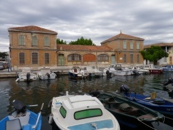 Photo paysage et monuments, Martigues - L'ancienne école des filles et l'asile à l'Ile