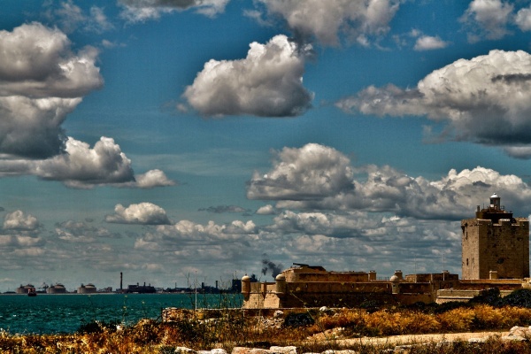 Photo Martigues - Le phare du Fort de Bouc (Martigues Lavéra - photo HDR )