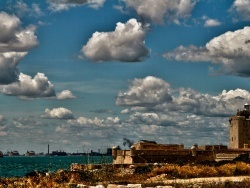 Photo paysage et monuments, Martigues - Le phare du Fort de Bouc (Martigues Lavéra - photo HDR )