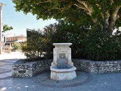 Photo paysage et monuments, Noves - la fontaine