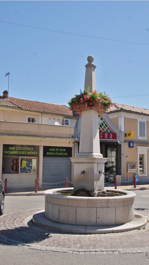 Photo Noves - la fontaine