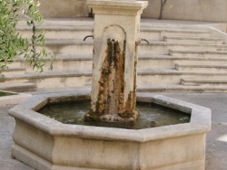 Photo paysage et monuments, Orgon - la fontaine