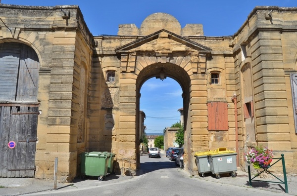 Photo Peyrolles-en-Provence - la commune