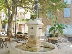 Photo paysage et monuments, Puyloubier - la fontaine
