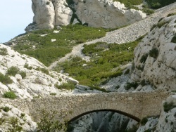 Photo paysage et monuments, Le Rove - Un petit pont