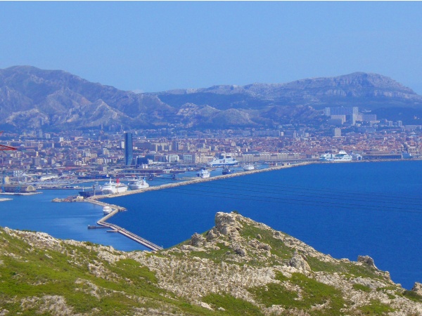 Photo Le Rove - Marseille tout proche, vu des collines du Rove
