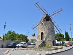 Photo paysage et monuments, Saint-Mitre-les-Remparts - le moulin