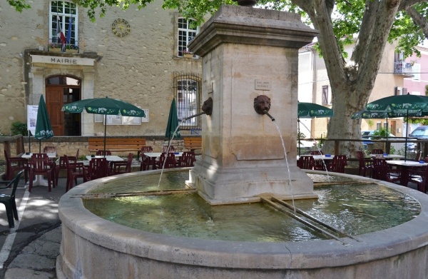 Photo Saint-Paul-lès-Durance - la fontaine