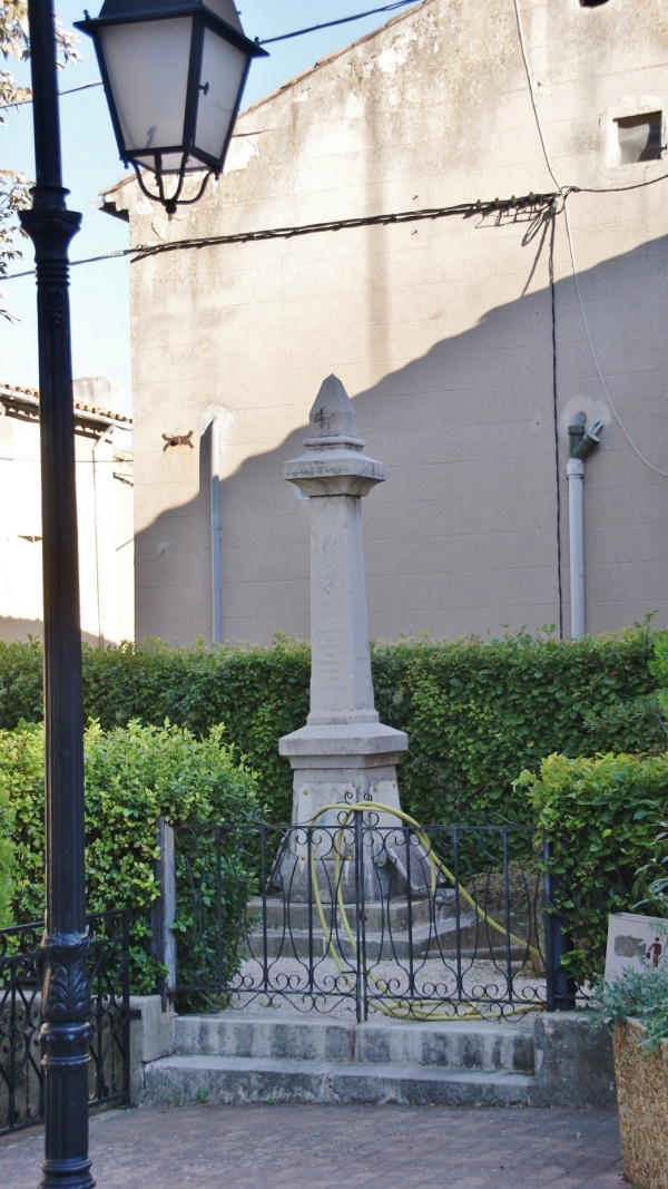 Photo Saint-Savournin - le monument aux morts