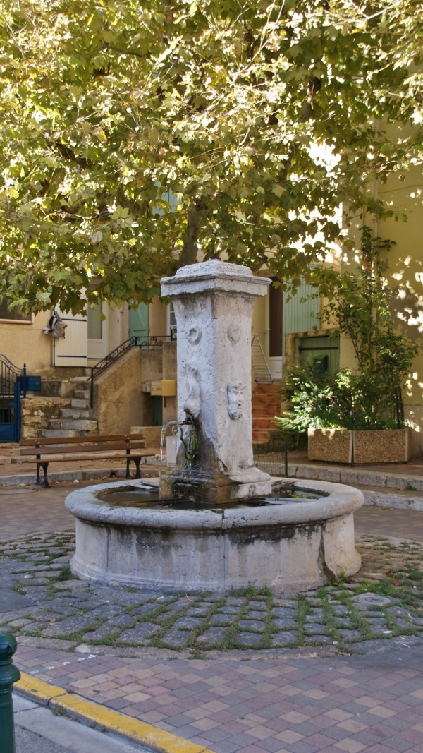 Photo Saint-Savournin - la fontaine