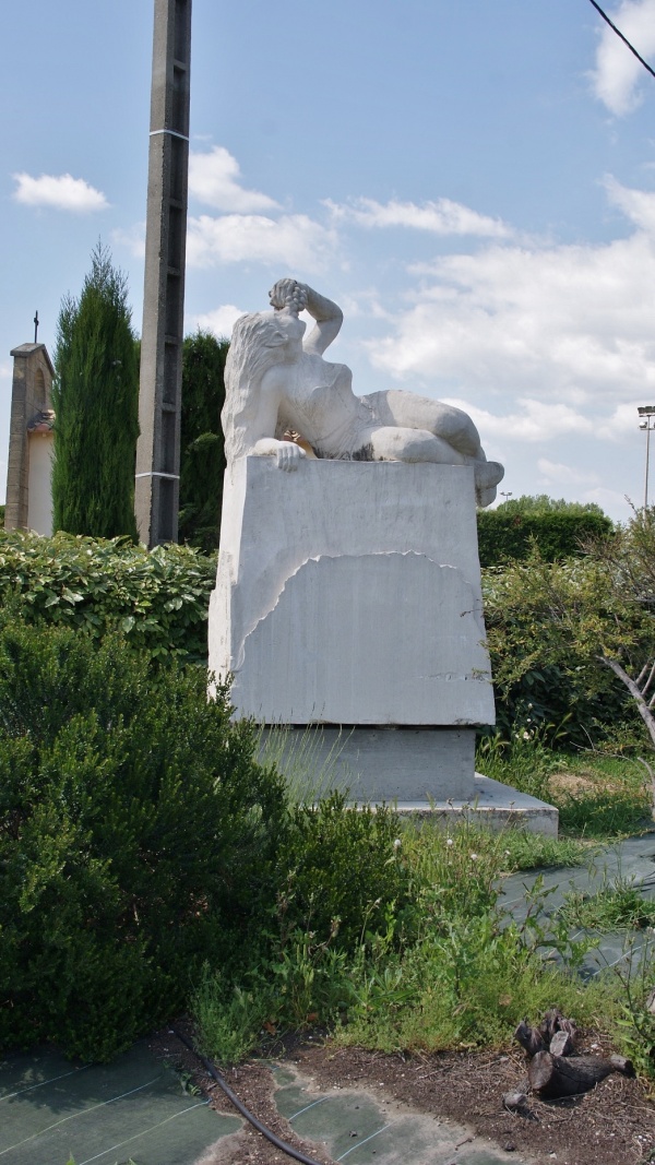 Photo Sénas - statues