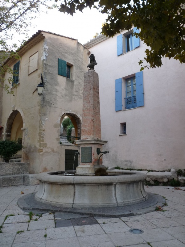 Fontaine à la Porte Notre-Dame