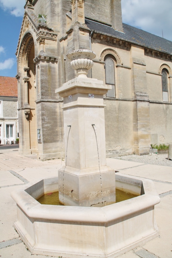 Photo Arromanches-les-Bains - Fontaine