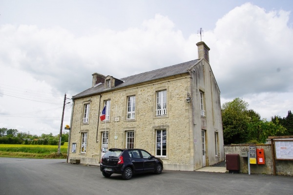 Photo Crouay - la Mairie