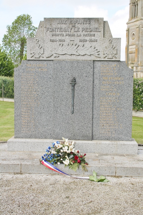 Photo Fontenay-le-Pesnel - le monument aux morts