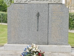 Photo paysage et monuments, Fontenay-le-Pesnel - le monument aux morts
