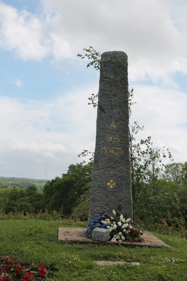 Photo Hottot-les-Bagues - le monument aux morts