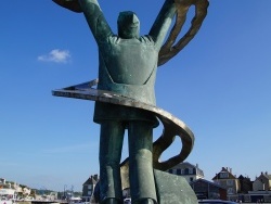 Photo paysage et monuments, Port-en-Bessin-Huppain - statue