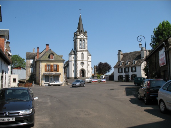 Photo Chaussenac - La place du bourg