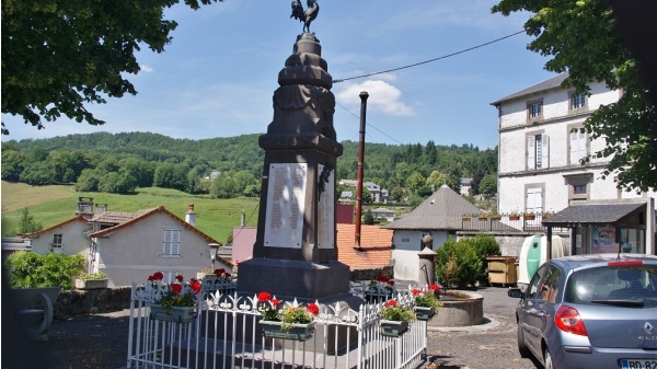 Photo Marmanhac - le monument aux morts