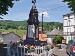 Photo paysage et monuments, Marmanhac - le monument aux morts