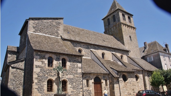 Photo Pleaux - église Saint Jean Baptiste