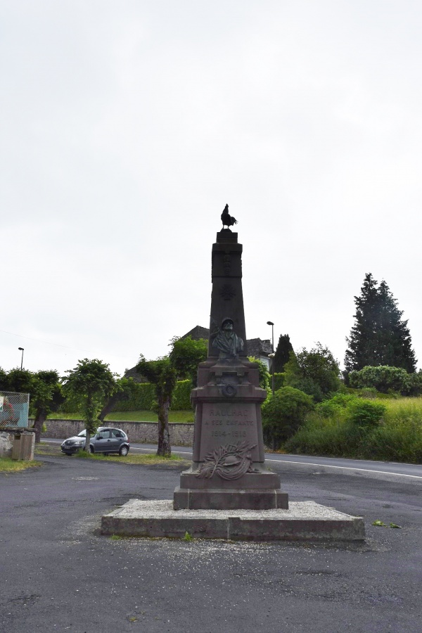 Photo Raulhac - le monument aux morts