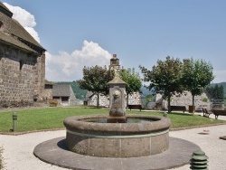 Photo paysage et monuments, Saint-Cernin - la fontaine