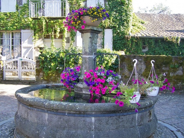 Photo Saint-Chamant - la fontaine