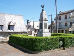 Photo paysage et monuments, Saint-Santin-Cantalès - le monument aux morts