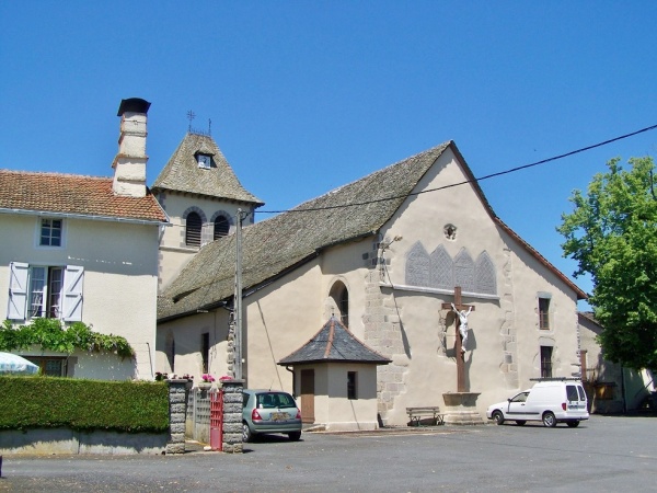 Photo Saint-Santin-Cantalès - église Sainte Anne