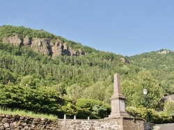 Photo paysage et monuments, Saint-Vincent-de-Salers - le monument aux morts