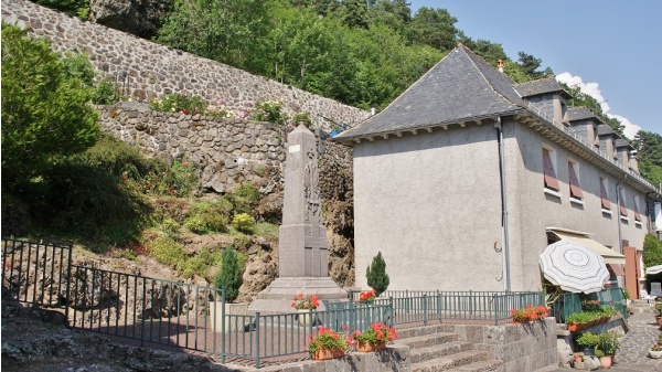 Photo Tournemire - le monument aux morts