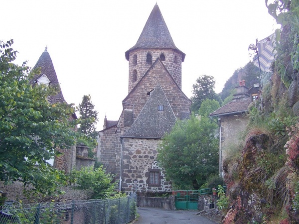 Photo Vic-sur-Cère - église Saint pierre