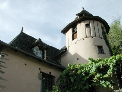 Photo paysage et monuments, Vieillevie - Une tour à Vieillevie.