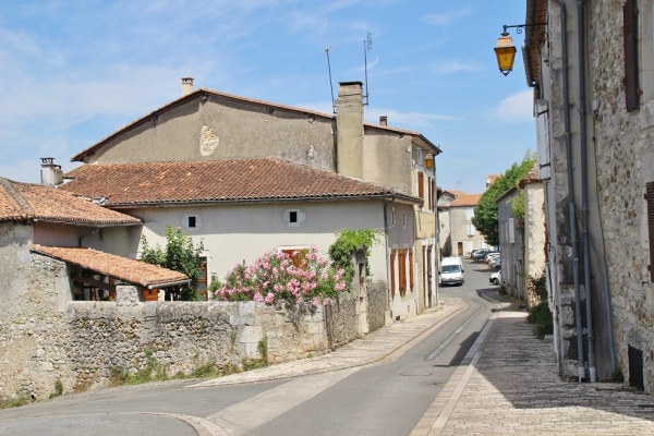 Photo Montbron - le village